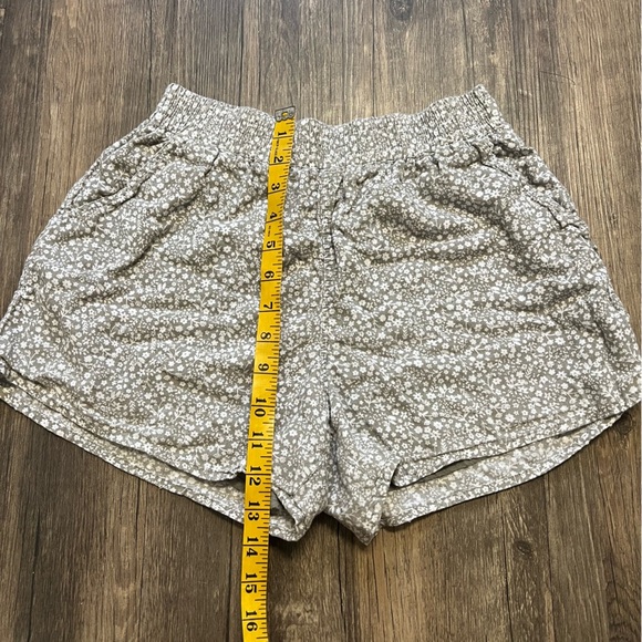 Abercrombie Kids Gray White Floral Textured High Waist Elastic Waist Shorts15 16 - Picture 8 of 8